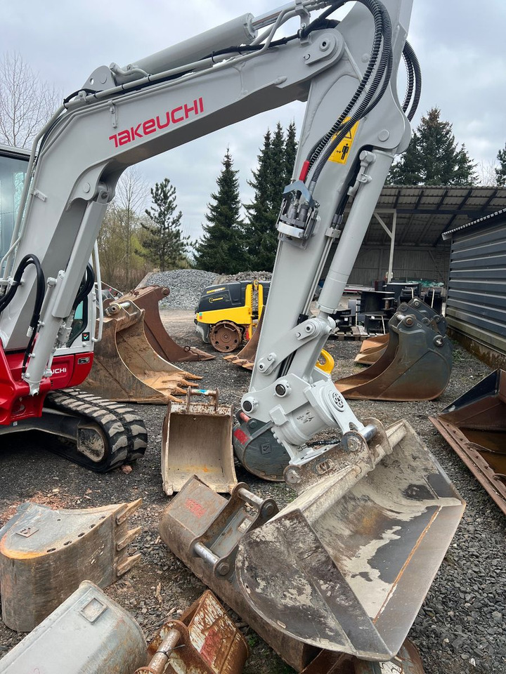Takeuchi TB 240 DPF V4 Powertilt 3x Löffel - Miniexcavadora: foto 2 Takeuchi TB 240 DPF V4 Powertilt 3x Löffel - Miniexcavadora: foto 2