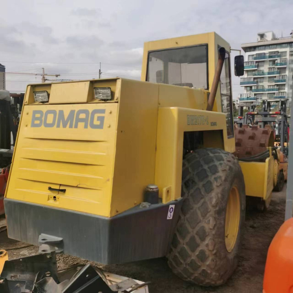Compactador BOMAG BW217D-2: foto 6