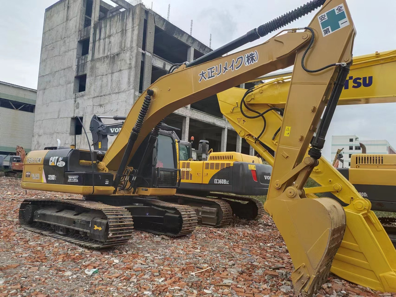 CATERPILLAR CAT 320D - Excavadora de cadenas: foto 1 CATERPILLAR CAT 320D - Excavadora de cadenas: foto 1