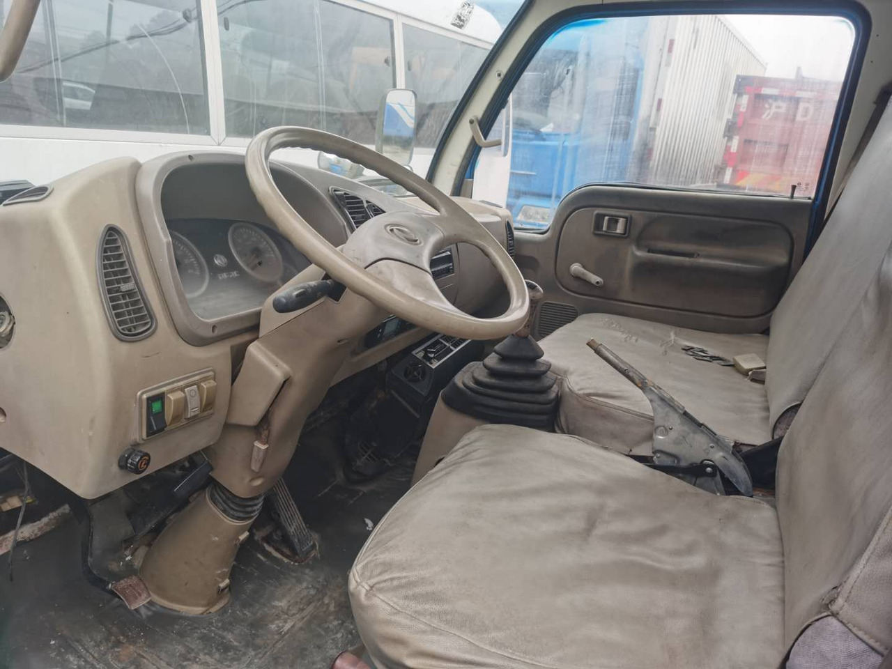 DONGFENG 6ton - Camión cisterna: foto 5 DONGFENG 6ton - Camión cisterna: foto 5