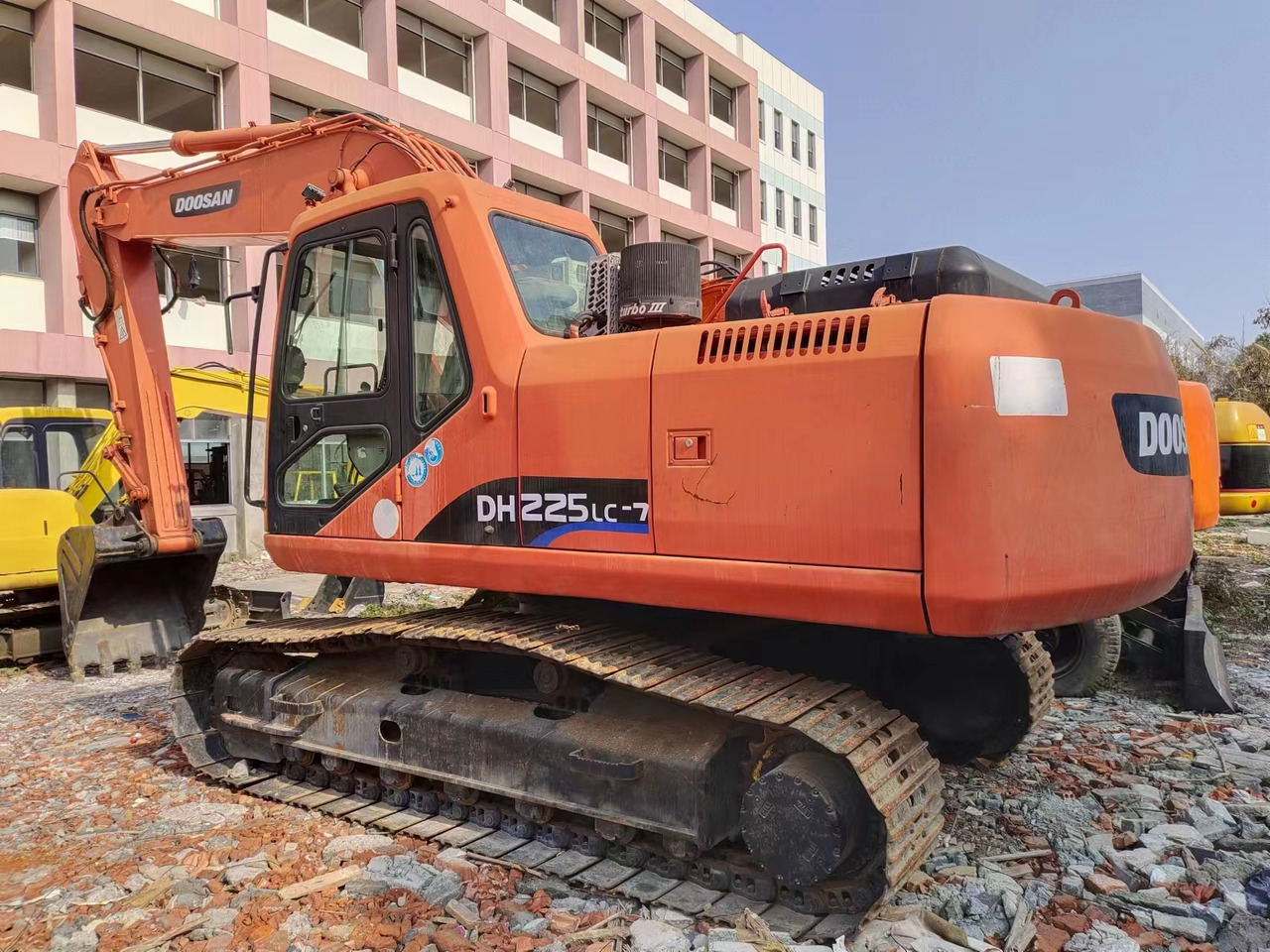DOOSAN DH225LC-7 - Excavadora de cadenas: foto 2 DOOSAN DH225LC-7 - Excavadora de cadenas: foto 2
