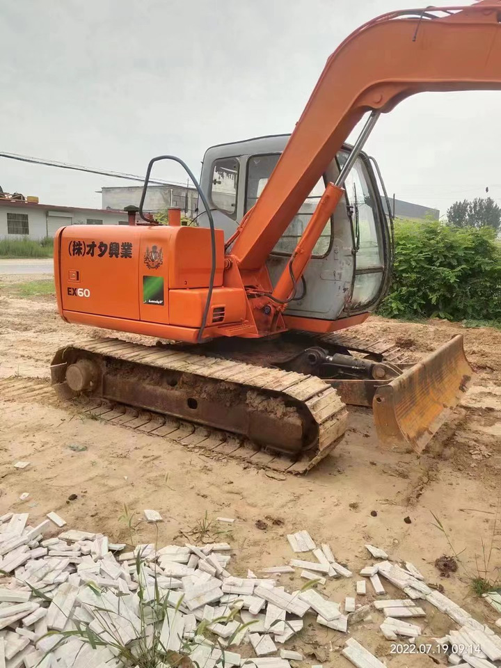 HITACHI EX60-5 - Miniexcavadora: foto 2 HITACHI EX60-5 - Miniexcavadora: foto 2