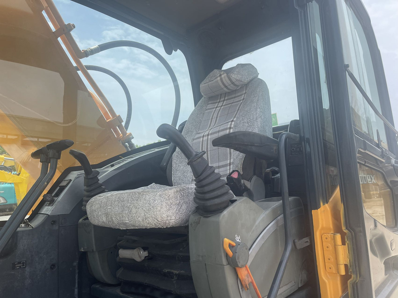 HYUNDAI 220LC-9S - Excavadora de cadenas: foto 4 HYUNDAI 220LC-9S - Excavadora de cadenas: foto 4