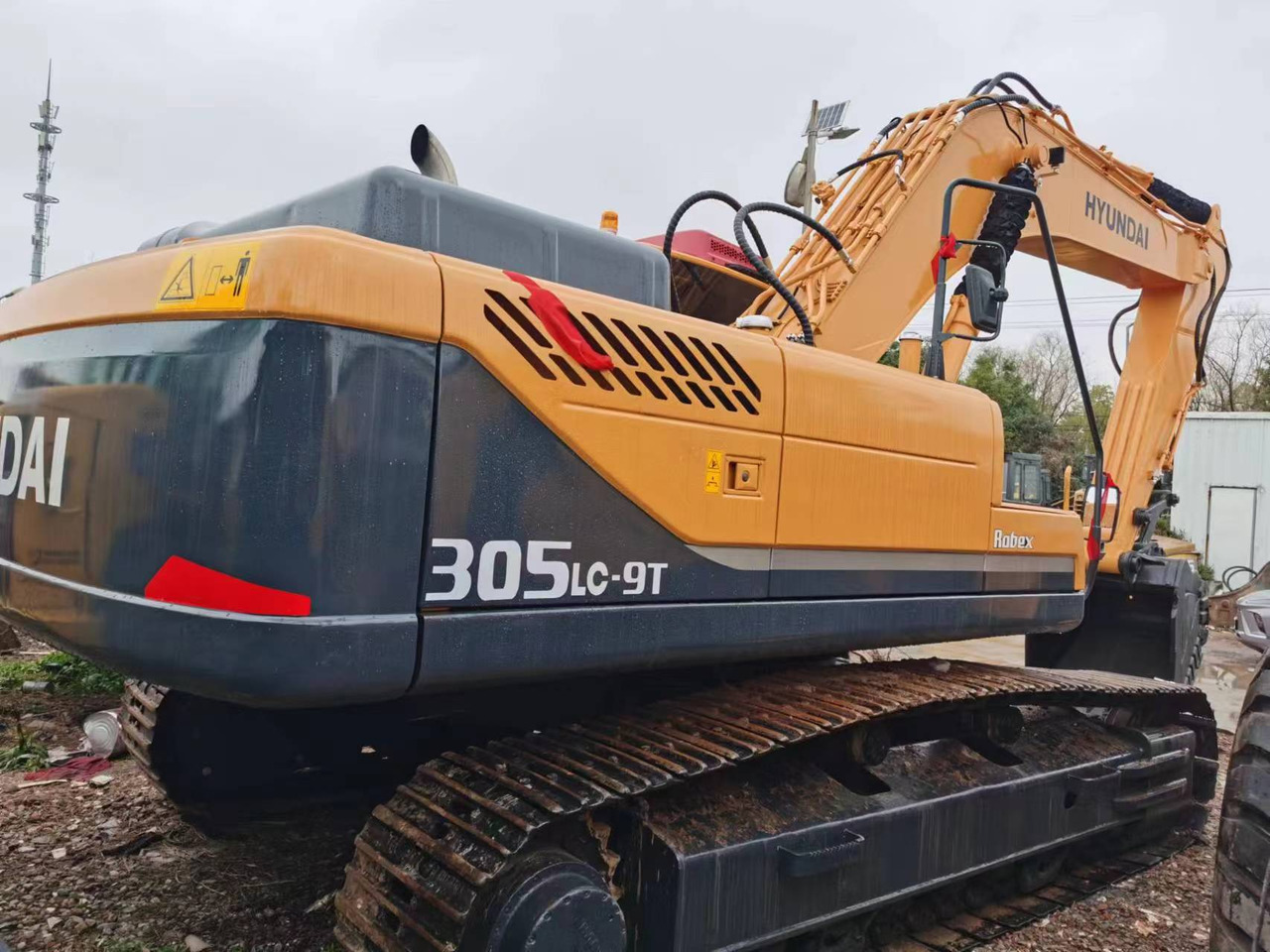 HYUNDAI 305LC-9T - Excavadora de cadenas: foto 2 HYUNDAI 305LC-9T - Excavadora de cadenas: foto 2