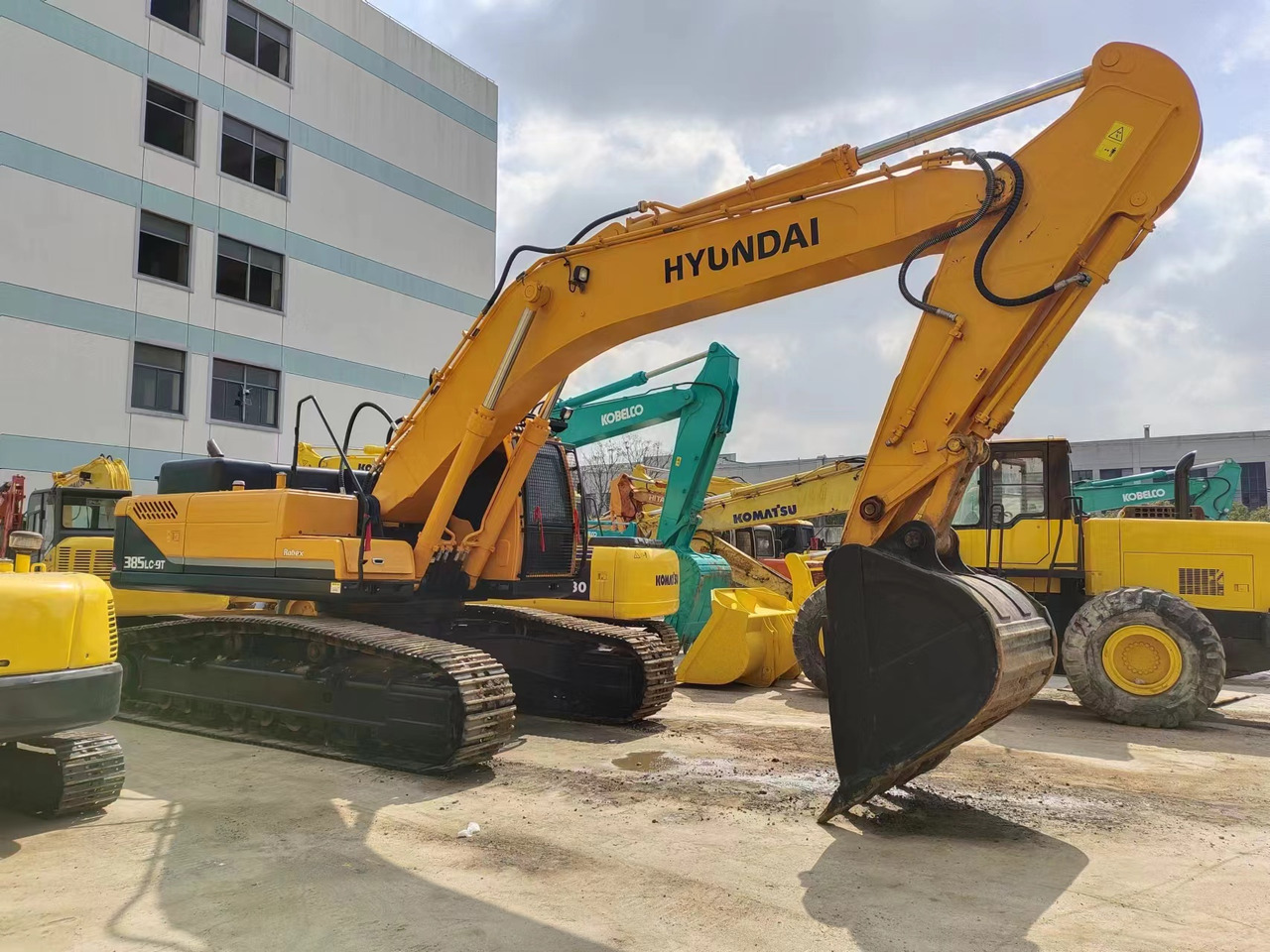 Hyundai R385LC-9T - Excavadora de cadenas: foto 1 Hyundai R385LC-9T - Excavadora de cadenas: foto 1