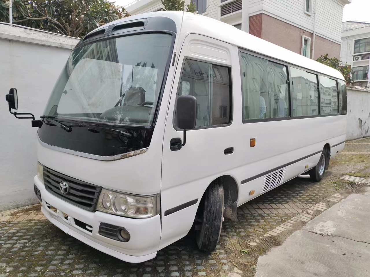 TOYOTA coaster - Minibús, Furgoneta de pasajeros: foto 2 TOYOTA coaster - Minibús, Furgoneta de pasajeros: foto 2
