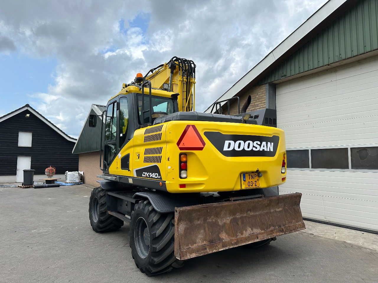 Doosan DX140W-5 - Excavadora de ruedas: foto 4 Doosan DX140W-5 - Excavadora de ruedas: foto 4