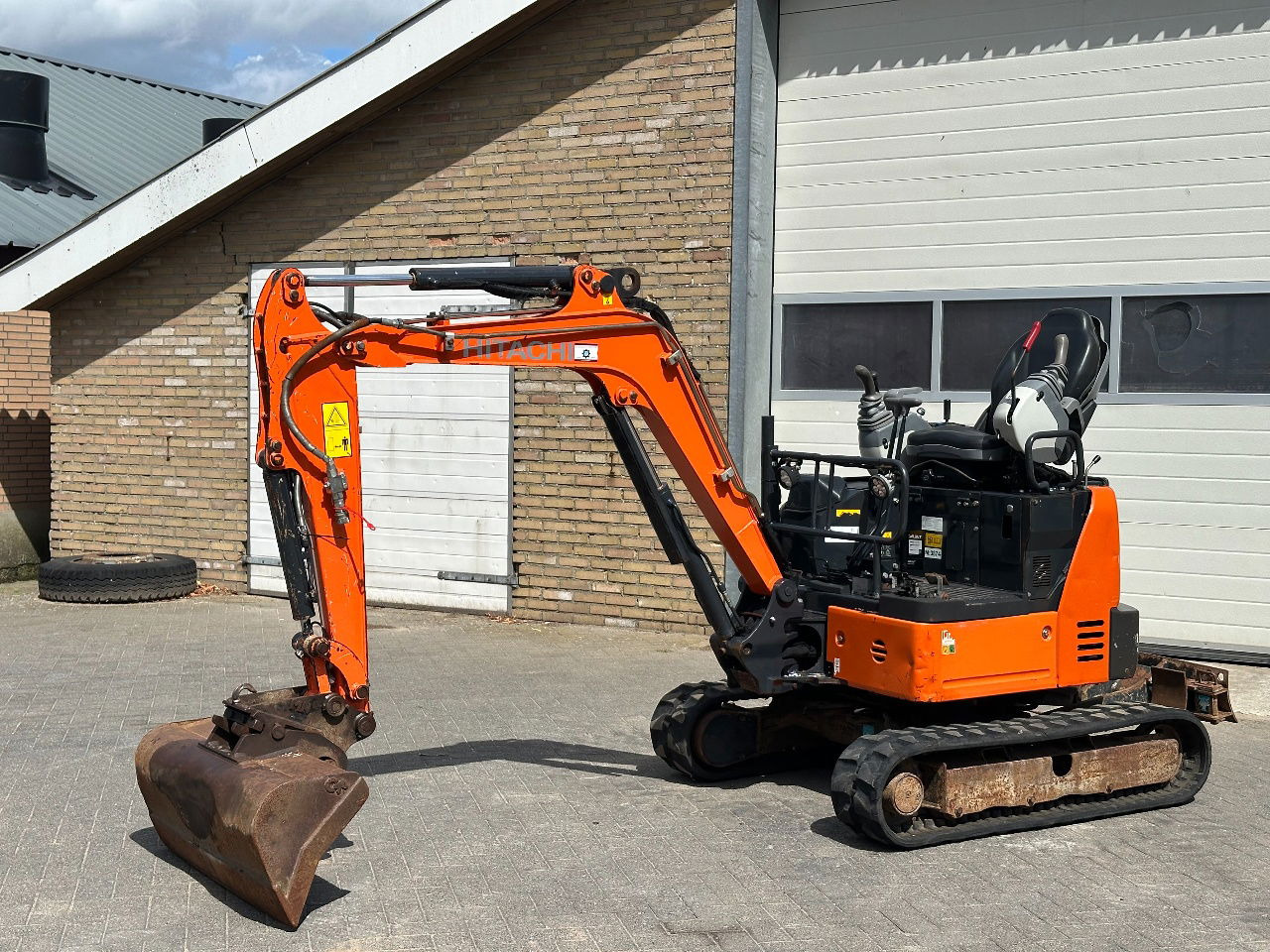 Hitachi ZX19U-6 YR - Miniexcavadora: foto 1 Hitachi ZX19U-6 YR - Miniexcavadora: foto 1