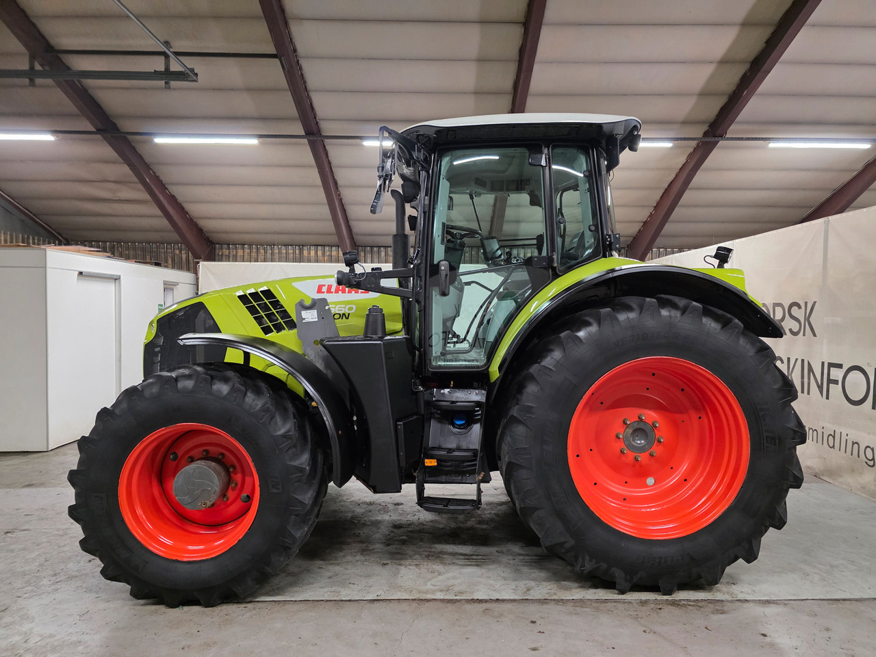CLAAS Arion 660 C-Matic - Tractor: foto 2 CLAAS Arion 660 C-Matic - Tractor: foto 2