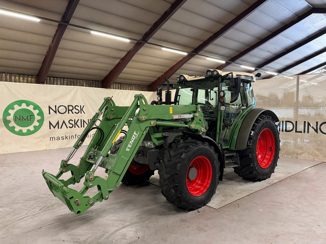 Fendt 211 Vario TMS - Tractor: foto 1 Fendt 211 Vario TMS - Tractor: foto 1