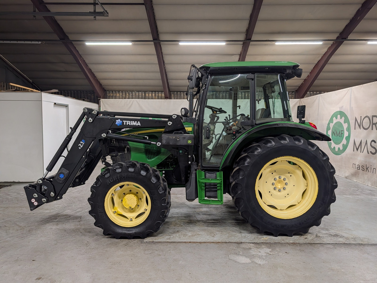 John Deere 5720 - Tractor: foto 2 John Deere 5720 - Tractor: foto 2