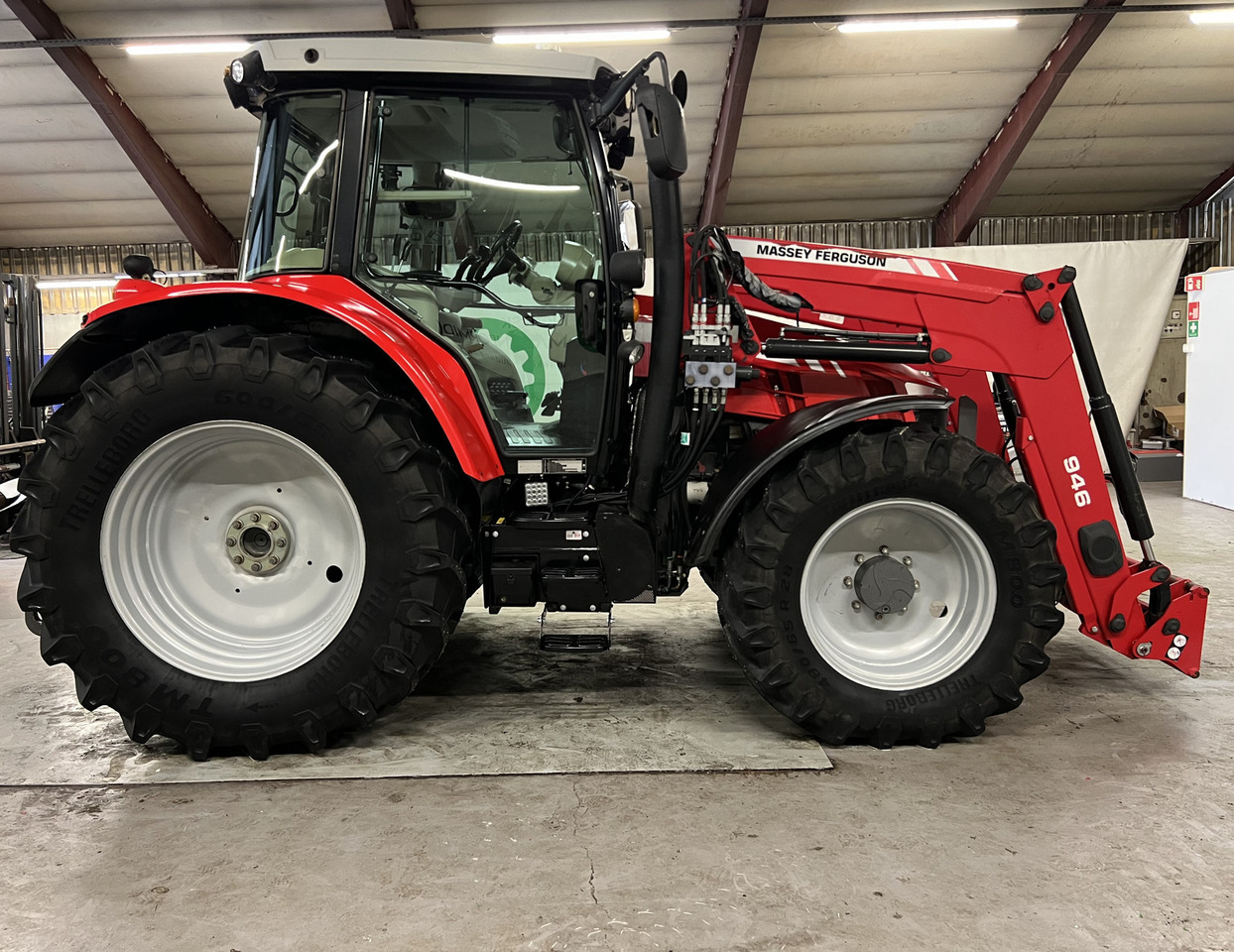 Massey Ferguson 5613 Dyna 6 - Tractor: foto 5 Massey Ferguson 5613 Dyna 6 - Tractor: foto 5