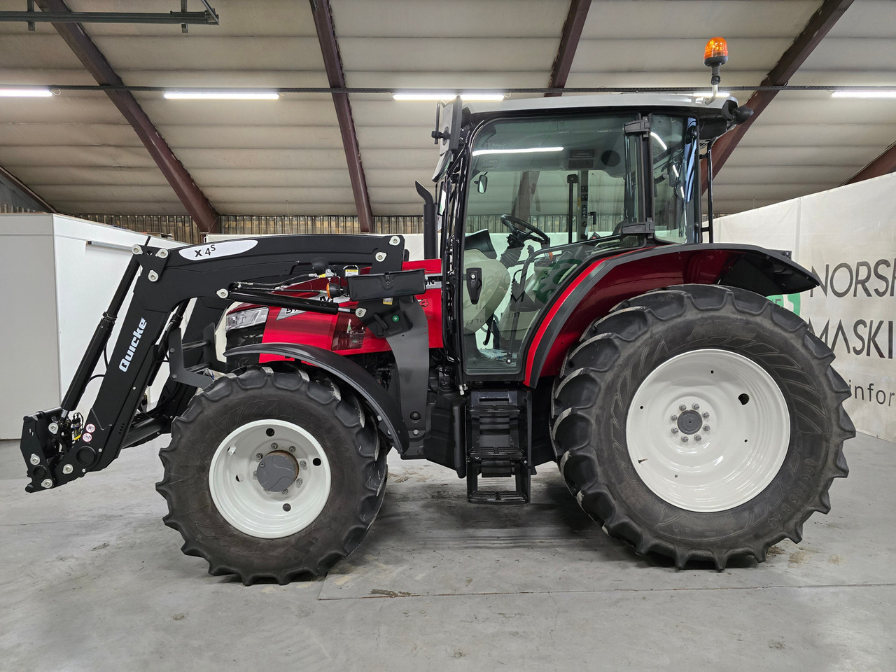 Massey Ferguson 5710M Dyna 4 #Som Ny - Tractor: foto 2 Massey Ferguson 5710M Dyna 4 #Som Ny - Tractor: foto 2