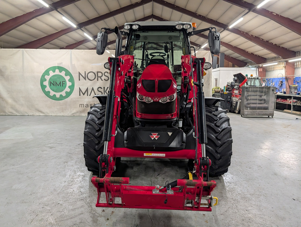 Tractor Massey Ferguson 5712S: foto 8