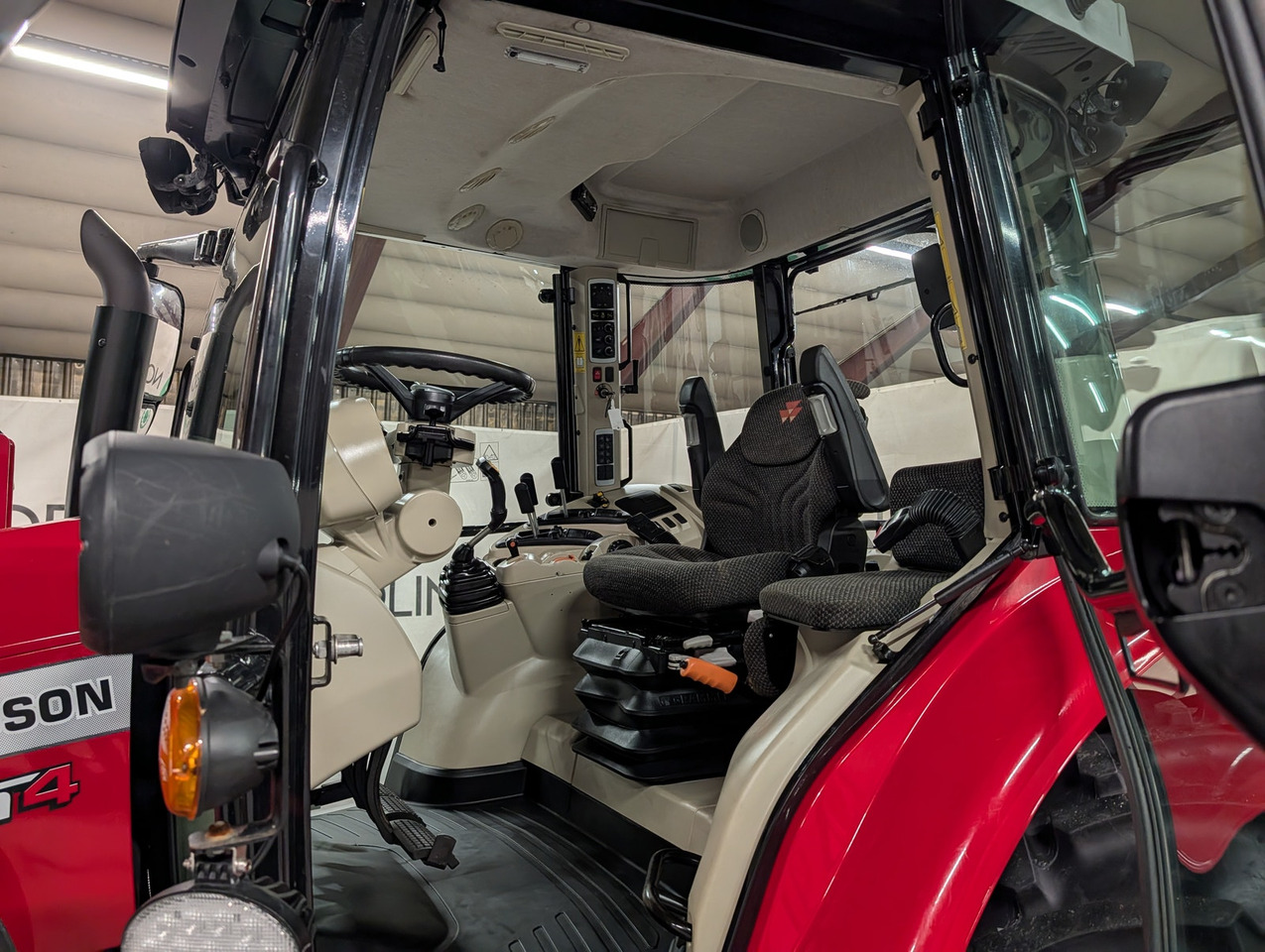 Tractor Massey Ferguson 5712S: foto 11