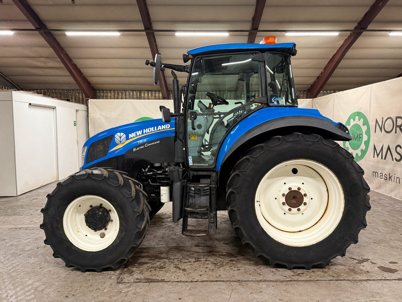 New Holland T5.115 EC - Tractor: foto 2 New Holland T5.115 EC - Tractor: foto 2
