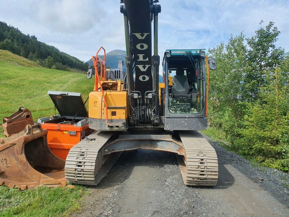 Volvo ECR235EL - Excavadora de cadenas: foto 2 Volvo ECR235EL - Excavadora de cadenas: foto 2