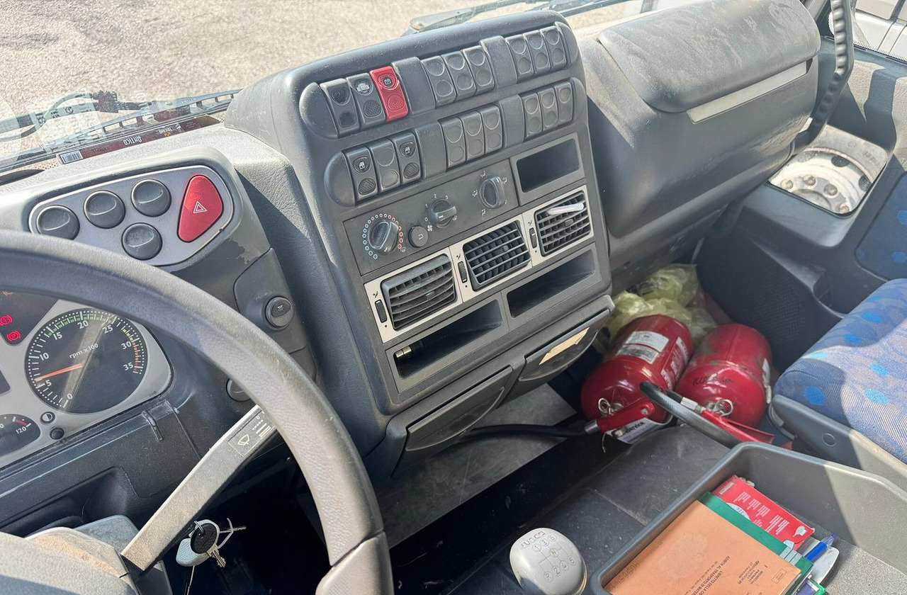 Iveco Eurocargo 150E21 Cisterna carburante - Camión cisterna: foto 5 Iveco Eurocargo 150E21 Cisterna carburante - Camión cisterna: foto 5