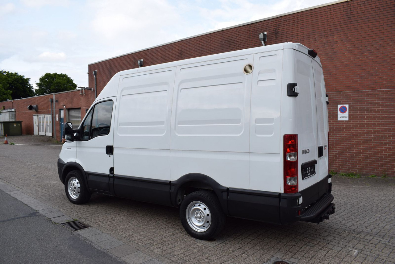 Iveco Daily 35 S 14L2H2 AHK Regale Standheizung - Furgón: foto 4 Iveco Daily 35 S 14L2H2 AHK Regale Standheizung - Furgón: foto 4