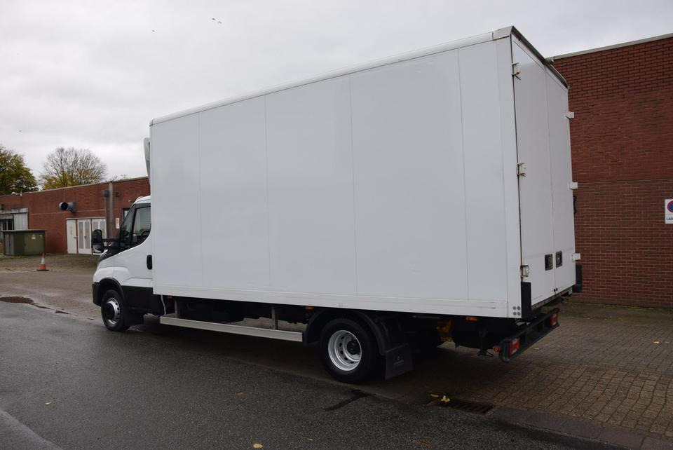 Iveco Daily 72 C18 Automatik Luftfederung Tempomat LED - Furgoneta caja cerrada: foto 4 Iveco Daily 72 C18 Automatik Luftfederung Tempomat LED - Furgoneta caja cerrada: foto 4