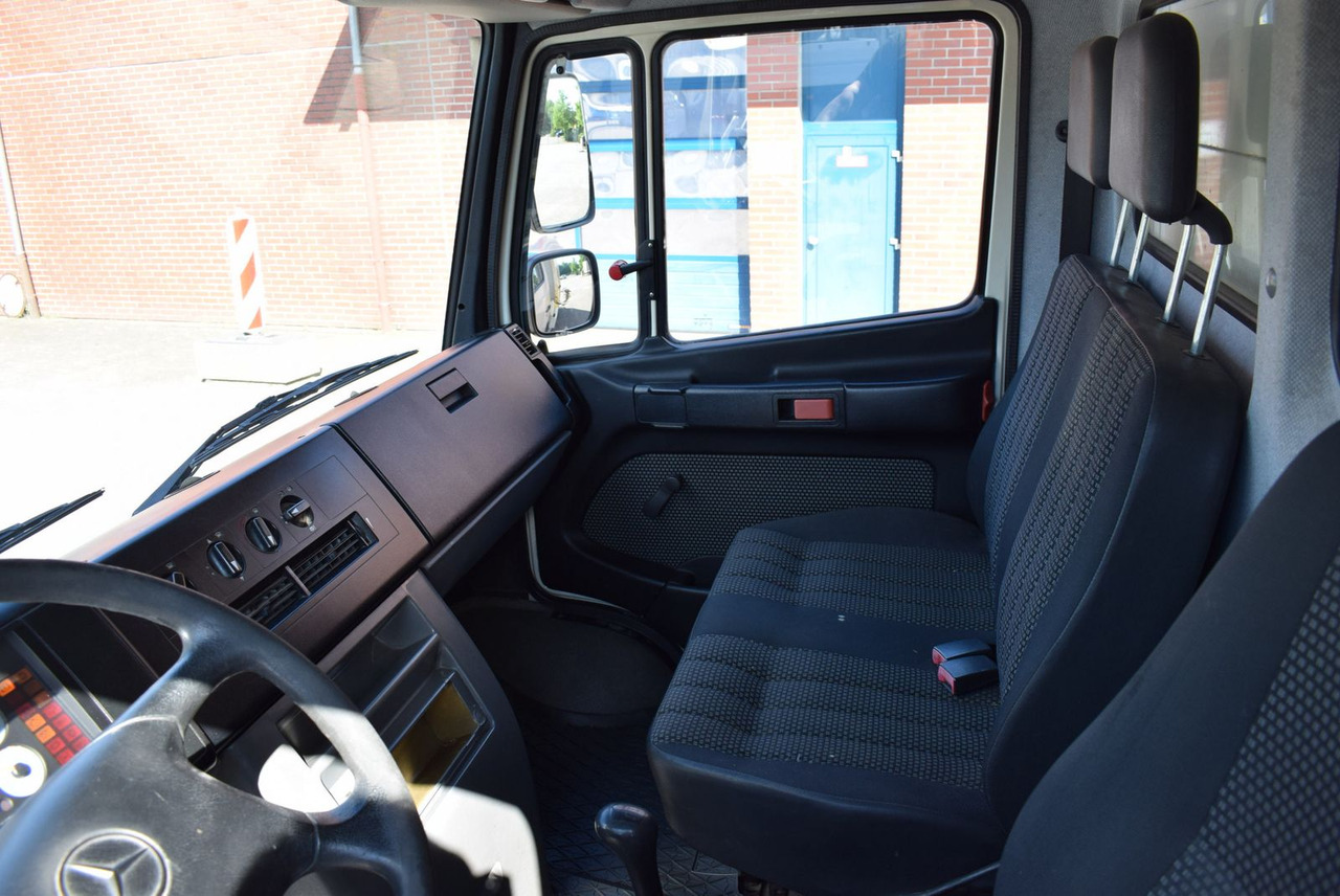 Leasing de  Mercedes-Benz Vario Vario 616 D GetränkeNutzlast 2450KG Mercedes-Benz Vario Vario 616 D GetränkeNutzlast 2450KG: foto 24
