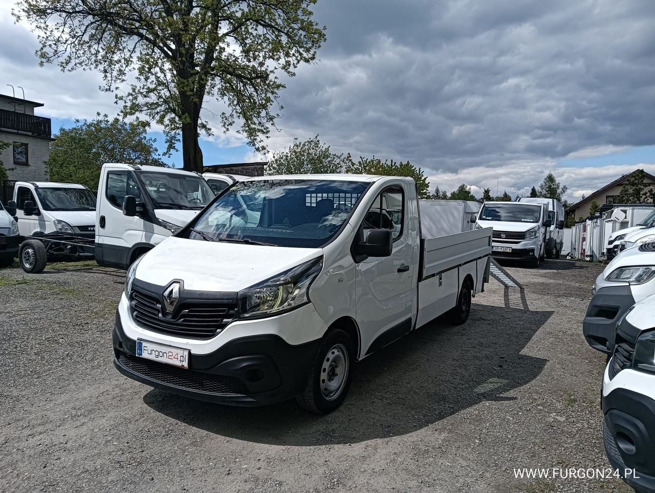RENAULT TRAFIC SKRZYNIA PAKA Z NAJAZDAMI I PÓŁKAMI NR 689 - Furgoneta caja abierta: foto 1 RENAULT TRAFIC SKRZYNIA PAKA Z NAJAZDAMI I PÓŁKAMI NR 689 - Furgoneta caja abierta: foto 1