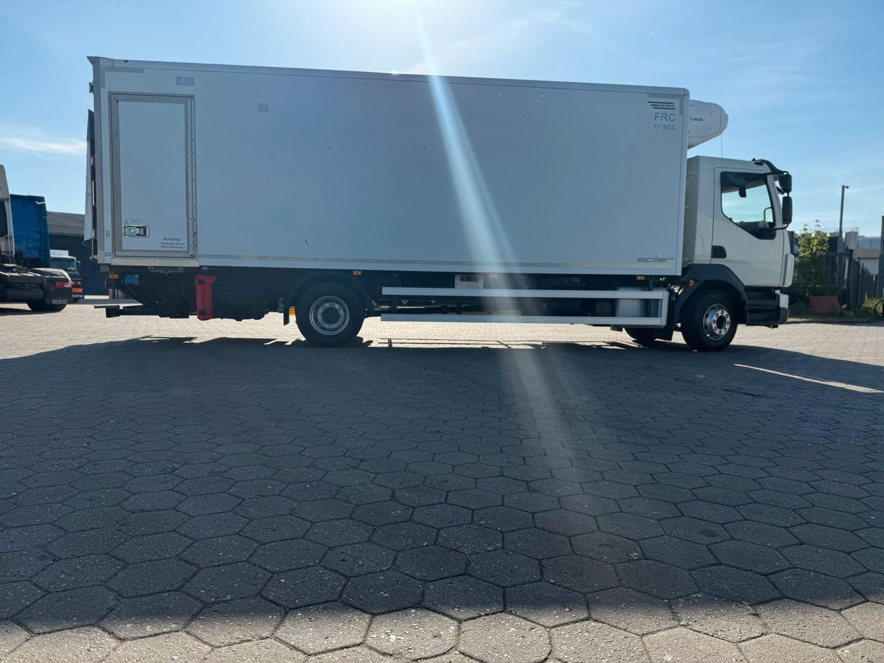 Volvo FL 42 R 240 +Thermoking T-880R+Kamera - Camión frigorífico: foto 2 Volvo FL 42 R 240 +Thermoking T-880R+Kamera - Camión frigorífico: foto 2