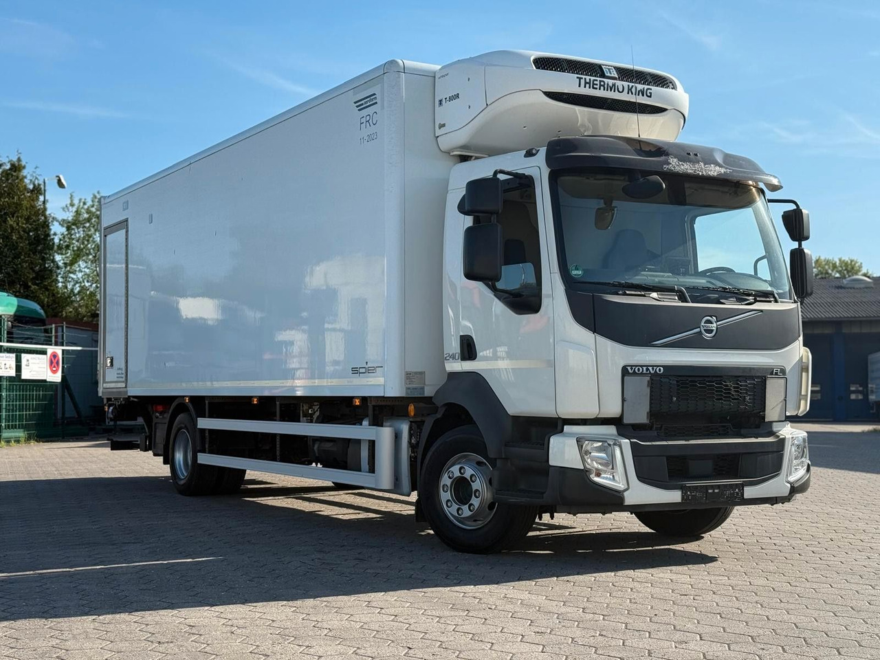 Volvo FL 42 R 240 +Thermoking T-880R+Kamera - Camión frigorífico: foto 1 Volvo FL 42 R 240 +Thermoking T-880R+Kamera - Camión frigorífico: foto 1