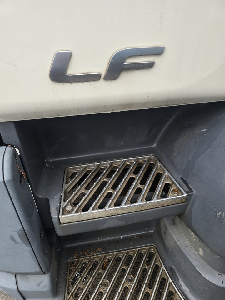 DAF LF 320 - Camión caja cerrada: foto 3 DAF LF 320 - Camión caja cerrada: foto 3