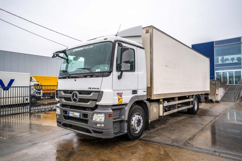 Mercedes ACTROS 1832-MP3+DHOLLANDIA 2.5T. - Camión caja cerrada: foto 1 Mercedes ACTROS 1832-MP3+DHOLLANDIA 2.5T. - Camión caja cerrada: foto 1