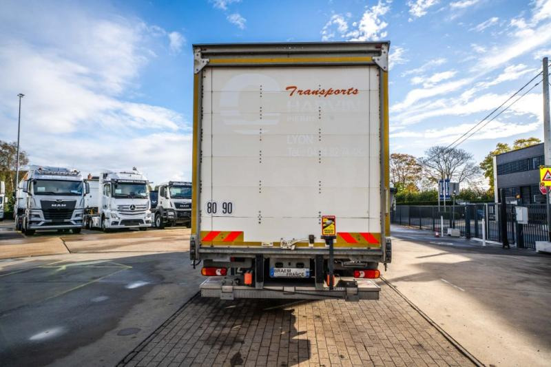 Renault D WIDE 250 DXI (12T)+DHOLLANDIA - Camión caja cerrada: foto 5 Renault D WIDE 250 DXI (12T)+DHOLLANDIA - Camión caja cerrada: foto 5