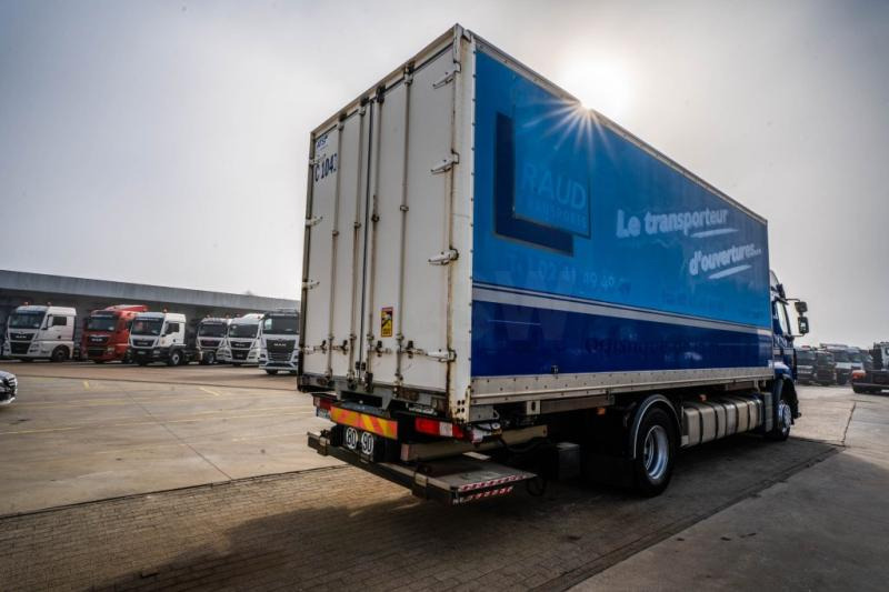 Renault PREMIUM 380 DXI+ DHOLLANDIA - Camión lona: foto 4 Renault PREMIUM 380 DXI+ DHOLLANDIA - Camión lona: foto 4