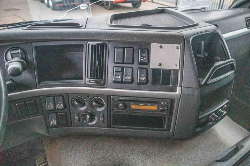 Camión lona Volvo FM 330+10 pneus/tires-intarder: foto 9
