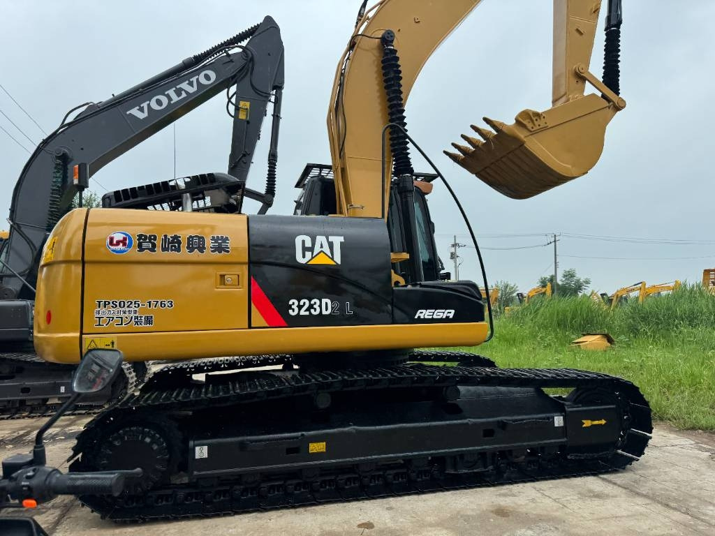 CAT 323D2  - Excavadora de cadenas: foto 1 CAT 323D2  - Excavadora de cadenas: foto 1