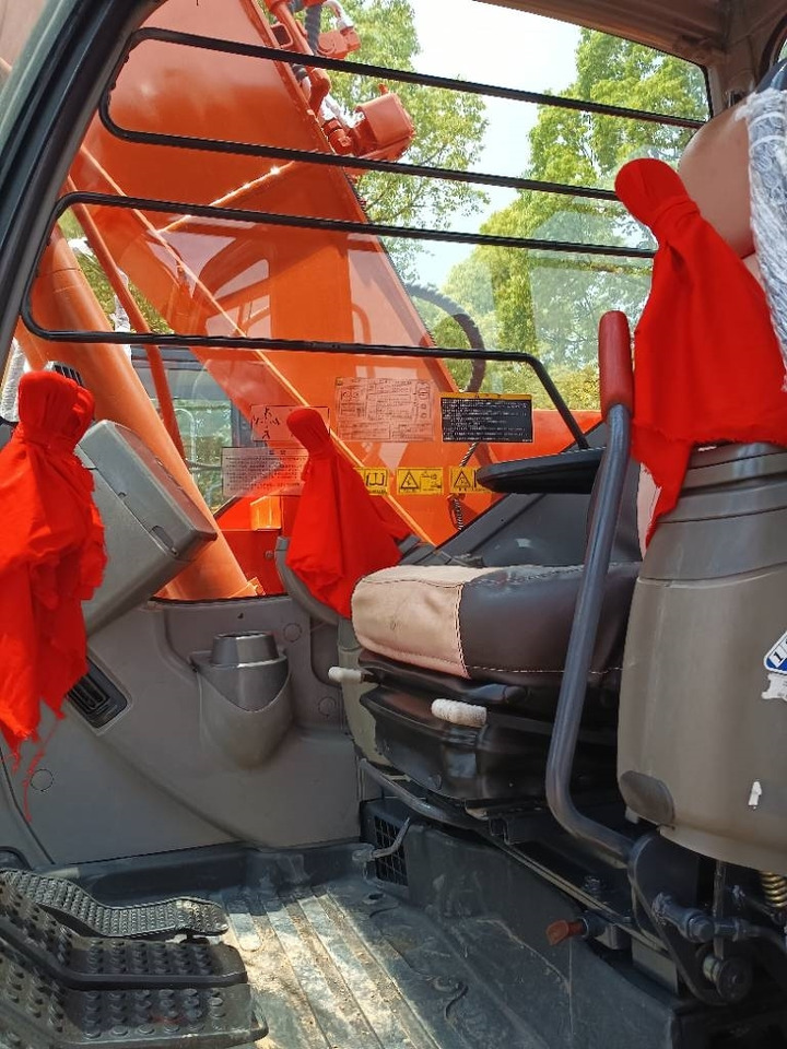 Hitachi ZX 135 U-5  - Excavadora de cadenas: foto 4 Hitachi ZX 135 U-5  - Excavadora de cadenas: foto 4