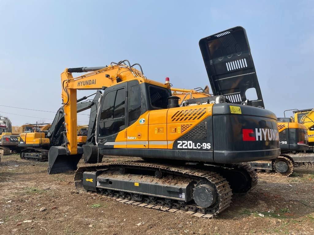 Hyundai 220 - Excavadora de cadenas: foto 1 Hyundai 220 - Excavadora de cadenas: foto 1