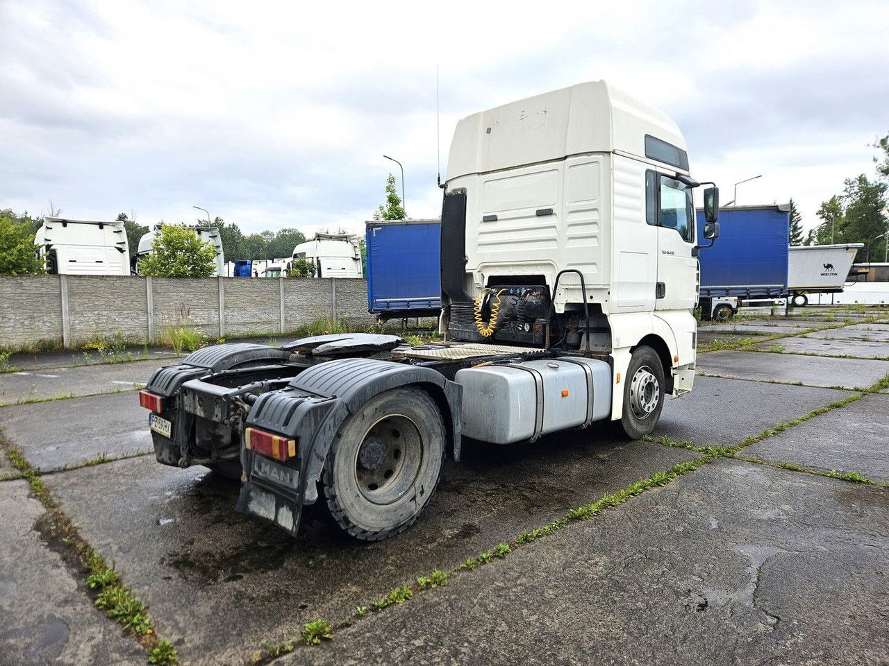 MAN 18.413 FLS - euro 3 manual pump and injectors - manual gearbox - Cabeza tractora: foto 4 MAN 18.413 FLS - euro 3 manual pump and injectors - manual gearbox - Cabeza tractora: foto 4