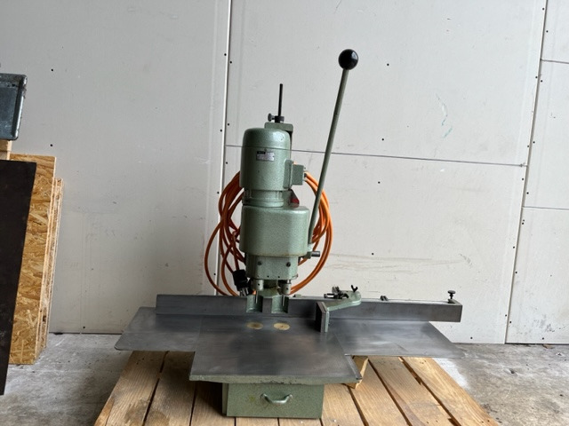Hang Papierbohrermaschine 136 D - Máquina de impresión: foto 1 Hang Papierbohrermaschine 136 D - Máquina de impresión: foto 1