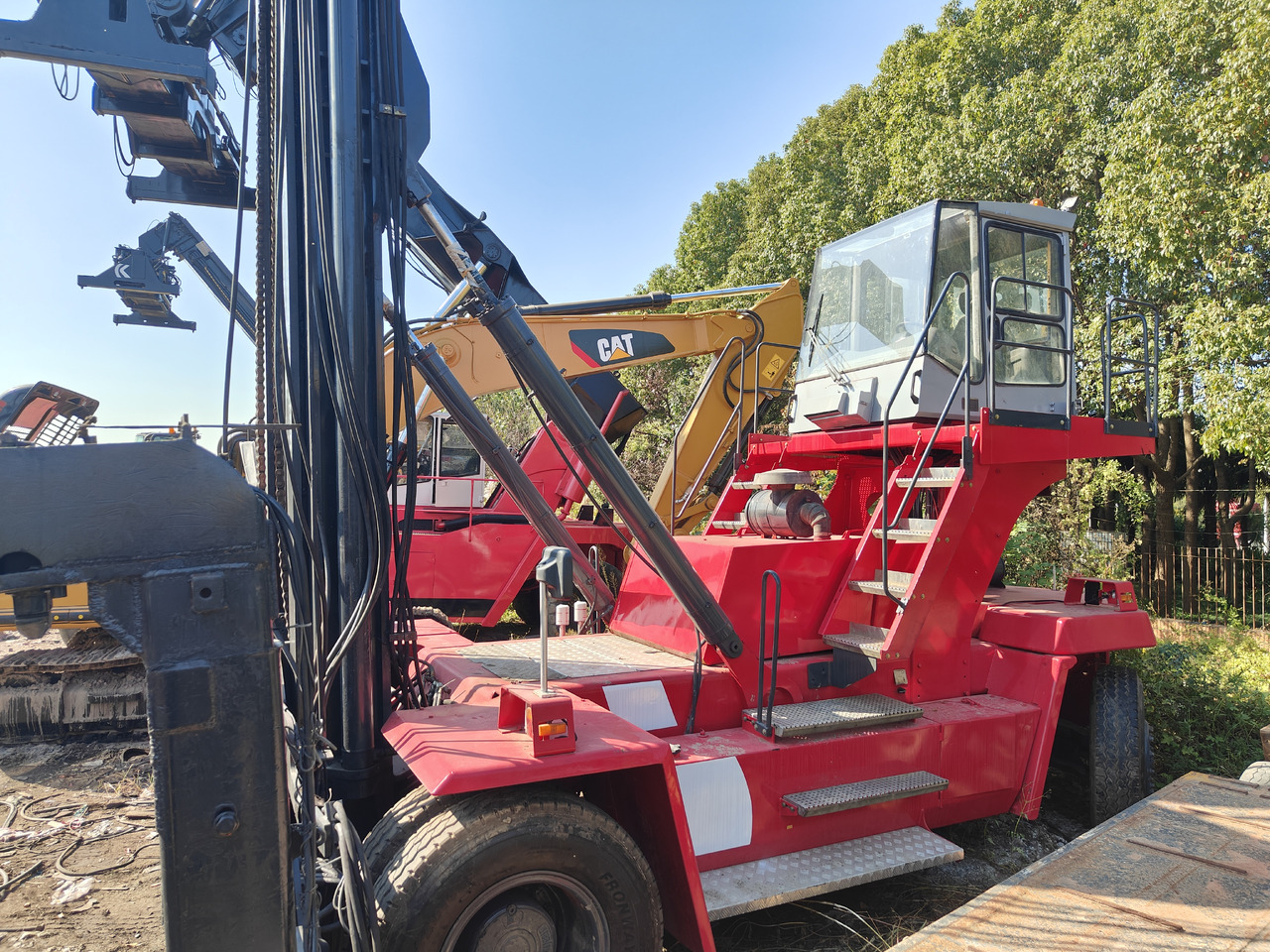 KALMAR DCE80 USED CONTAINER KAMLAR CONTAINER STCKER DCE80-45E7 - Maquinaria de construcción: foto 4 KALMAR DCE80 USED CONTAINER KAMLAR CONTAINER STCKER DCE80-45E7 - Maquinaria de construcción: foto 4