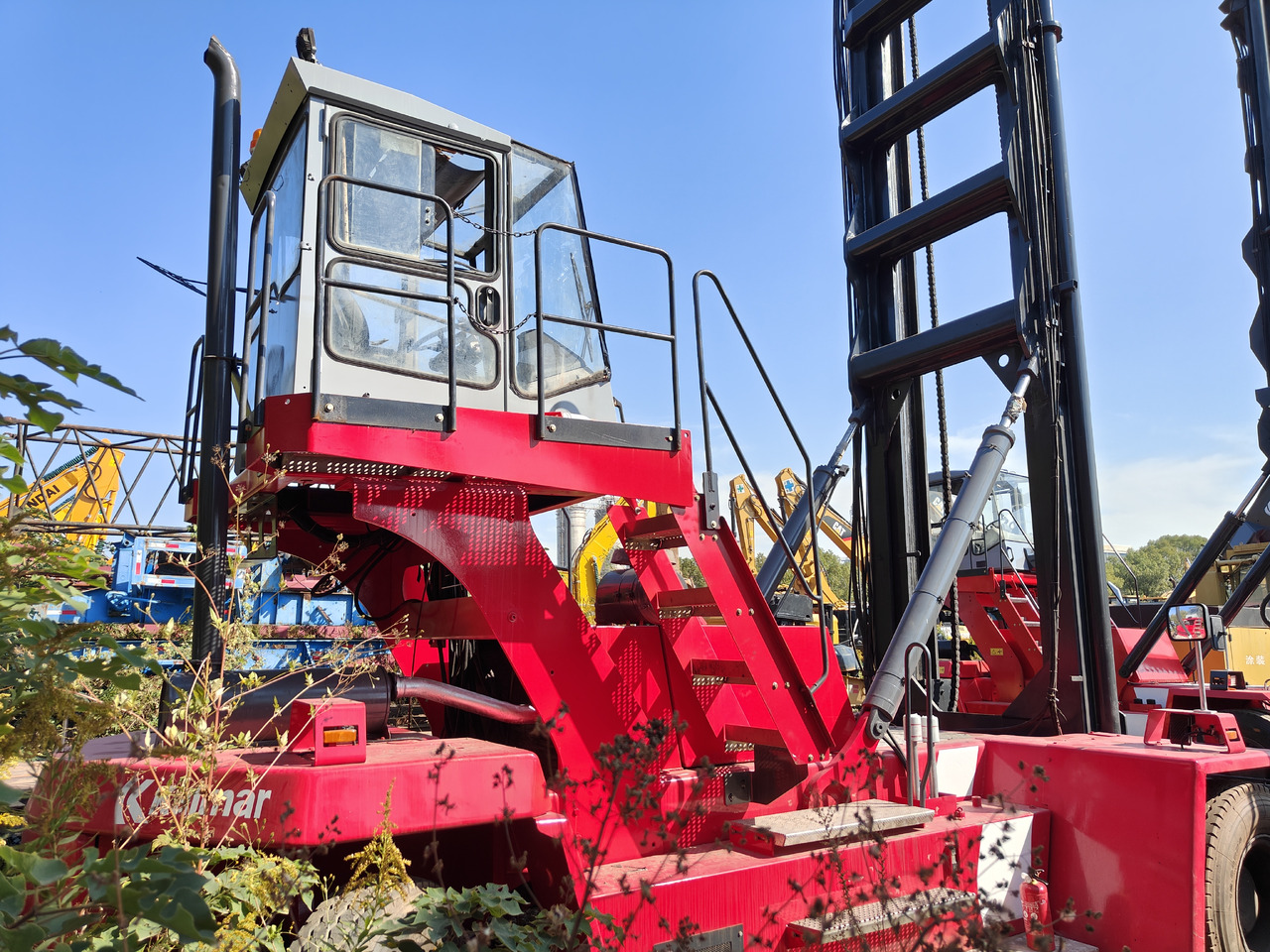 KALMAR DCE80 Used container handler DCE80-45E7 - Maquinaria de construcción: foto 4 KALMAR DCE80 Used container handler DCE80-45E7 - Maquinaria de construcción: foto 4