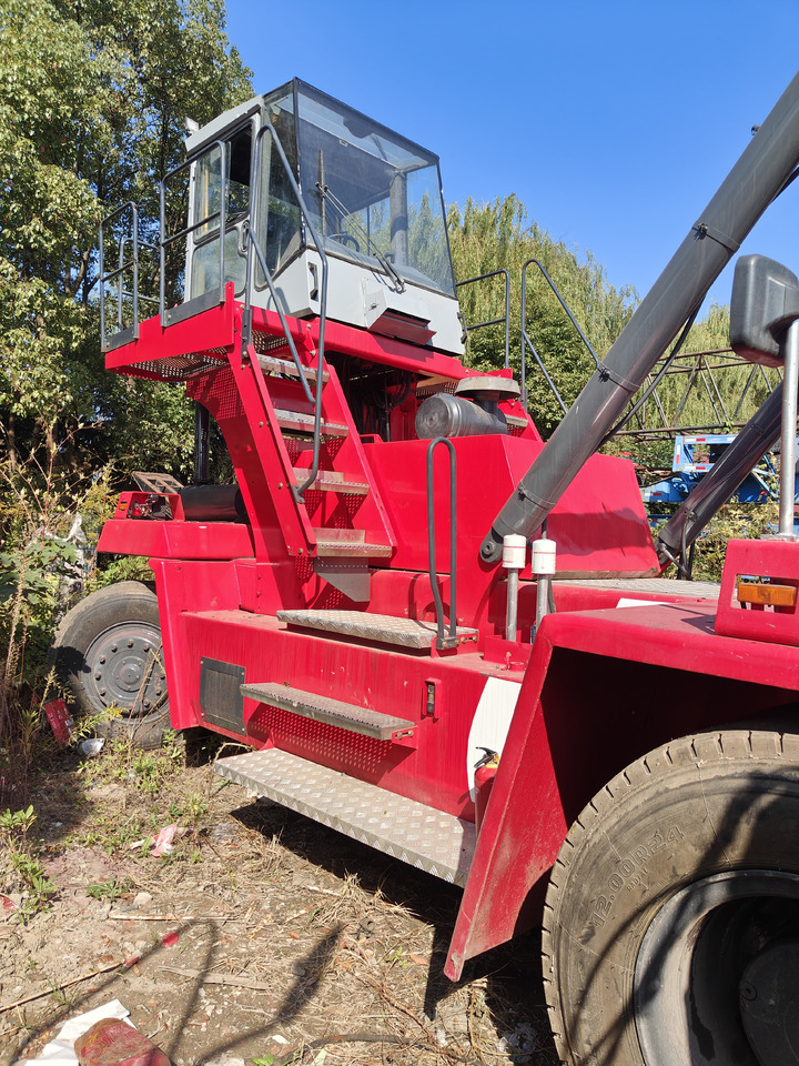 KALMAR DCE80 Used container handler DCE80-45E7 - Maquinaria de construcción: foto 5 KALMAR DCE80 Used container handler DCE80-45E7 - Maquinaria de construcción: foto 5