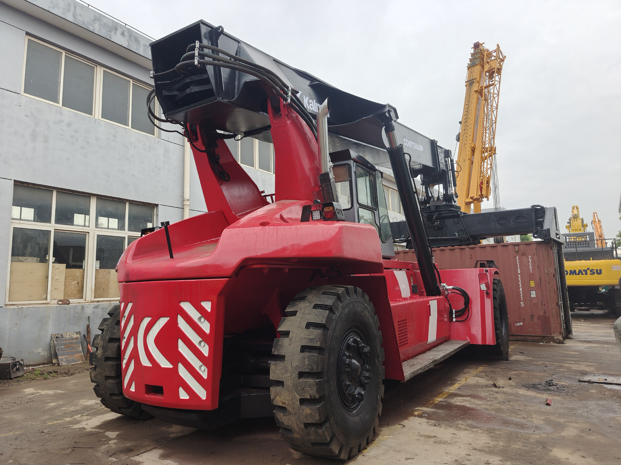 KALMAR DRF450 45ton Reach stacker/Container forklift - Maquinaria de construcción: foto 3 KALMAR DRF450 45ton Reach stacker/Container forklift - Maquinaria de construcción: foto 3