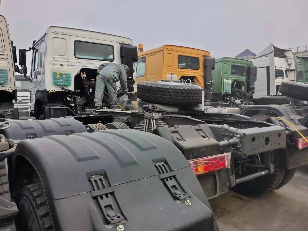 SINOTRUK ZZ4257V3247B - Cabeza tractora: foto 5 SINOTRUK ZZ4257V3247B - Cabeza tractora: foto 5