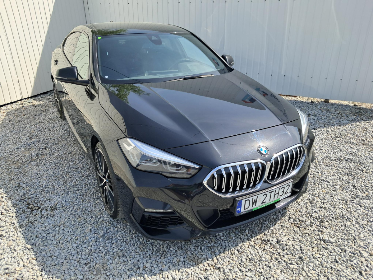 Sedan BMW 218 I SEDAN: foto 1