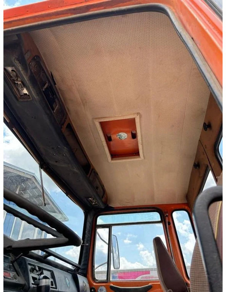 Foto del interior 3: Camión chasis MAN 26-281 , 6x4 , Manual Eaton