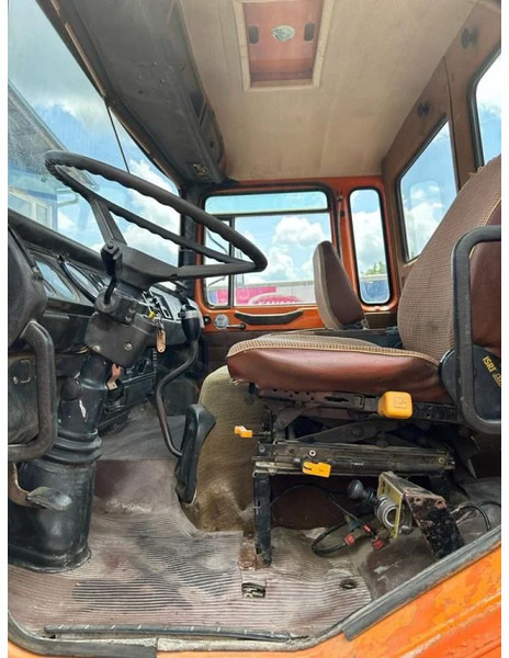 Foto del interior 2: Camión chasis MAN 26-281 , 6x4 , Manual Eaton