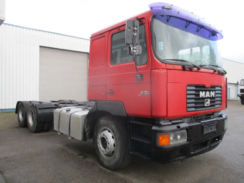 MAN F2000 26-414 , , 6x4 , ZF Manual , Spring suspension - Camión chasis: foto 4 MAN F2000 26-414 , , 6x4 , ZF Manual , Spring suspension - Camión chasis: foto 4
