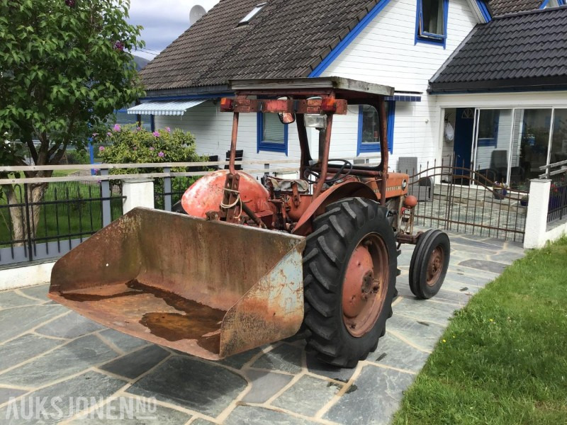 1966 Massey-Ferguson 130 Traktor m/Dalen-skuffe - Tractor: foto 3 1966 Massey-Ferguson 130 Traktor m/Dalen-skuffe - Tractor: foto 3