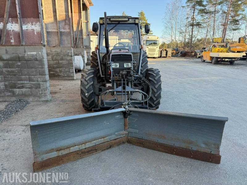 1991 Massey Ferguson 372 4x4 FRONTHYDRAULIKK/SKJÆR - Tractor: foto 3 1991 Massey Ferguson 372 4x4 FRONTHYDRAULIKK/SKJÆR - Tractor: foto 3