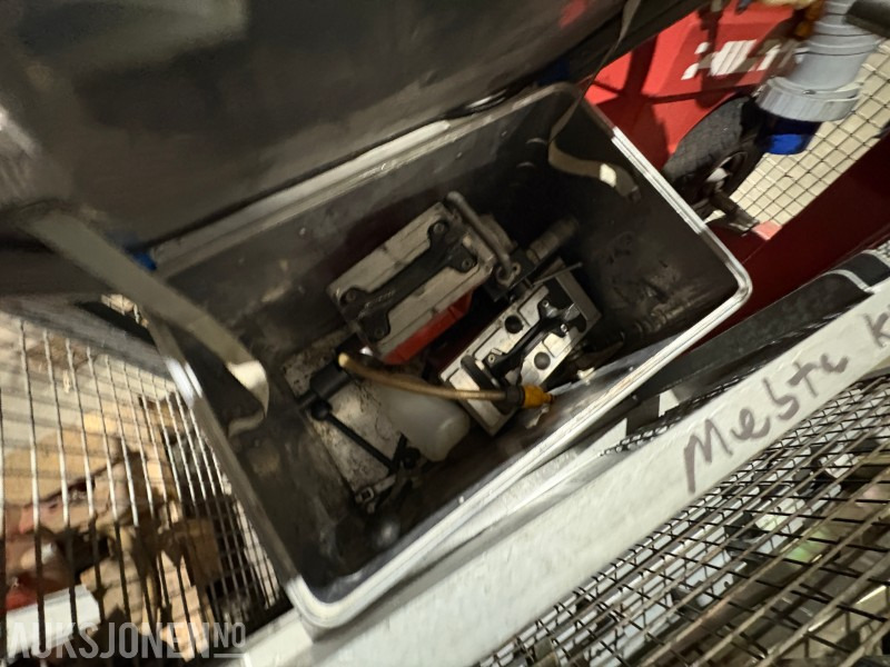 1996 Hilti D-LP 15 hydraulisk kraftstasjon - Equipo de construcción: foto 4 1996 Hilti D-LP 15 hydraulisk kraftstasjon - Equipo de construcción: foto 4